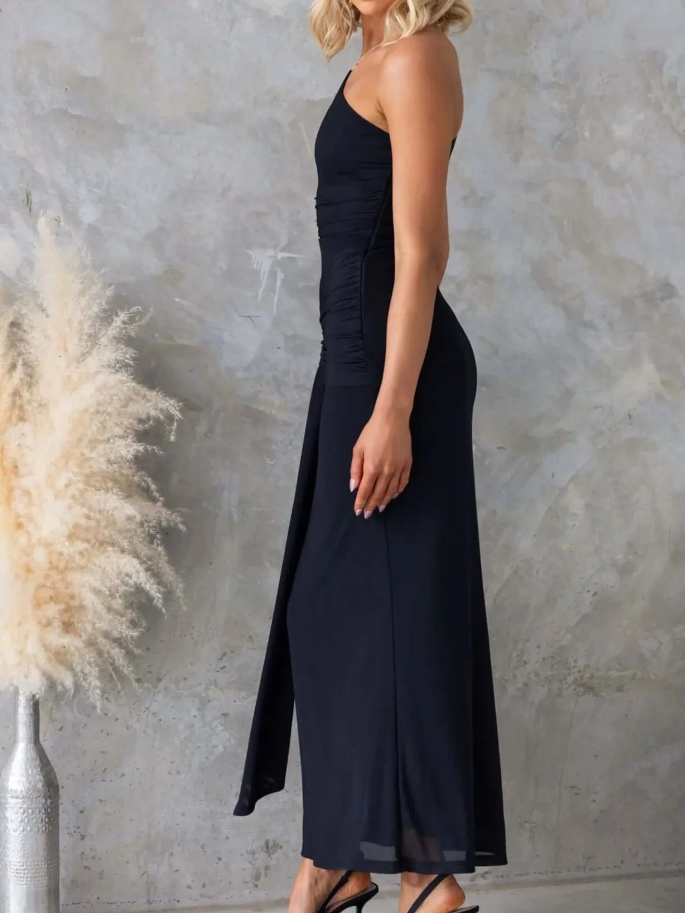 One-Shoulder Cutout Bodycon Maxi Dress US Zona Markeplace One-Shoulder Cutout Bodycon Maxi Dress US Zona Markeplace